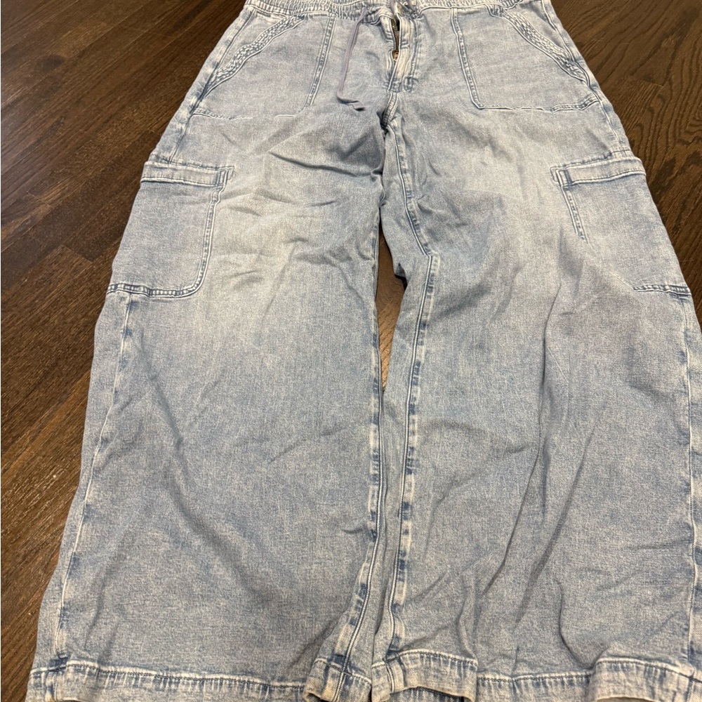 American Eagle Outfitters  Light Blue Relaxed Jeans